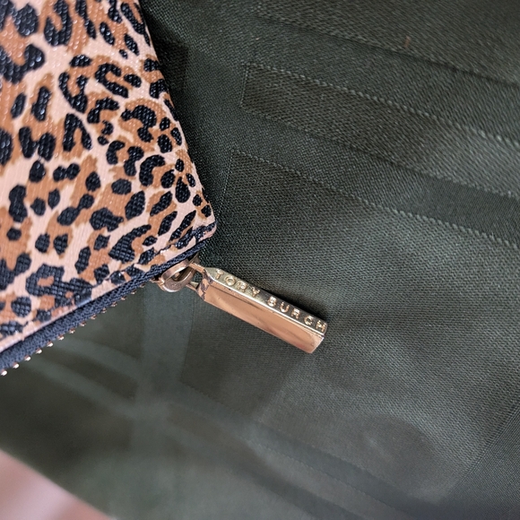 Tory Burch Robinson Leopard Print Long Zip Round Wallet - Picture 5 of 11